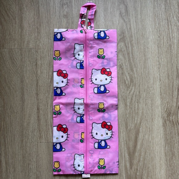 BAGGU Handbags - Brand New Baggu 3D Zip Hello Kitty Large Pouch